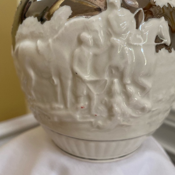 Vintage Wedgewood pitcher, white with silver, fox hunting scene with dog handle, - Picture 12 of 13